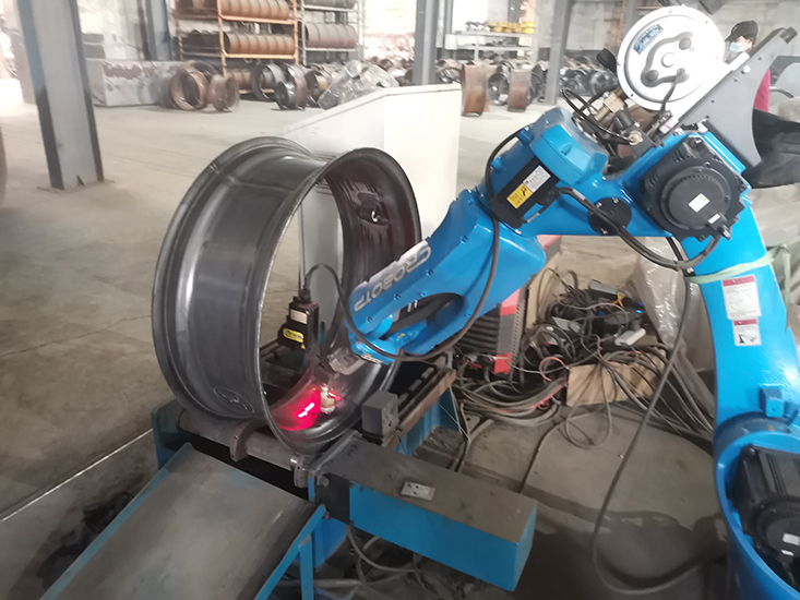 ky体育焊缝跟踪在车厢板焊接当中的应用