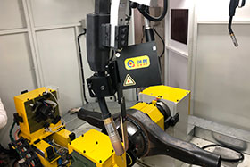 ky体育：焊接机器人激光跟踪和激光寻位系统