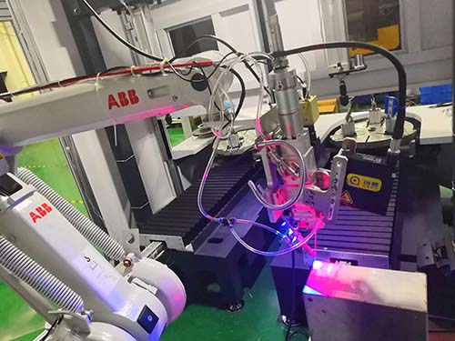 激光焊接机如何实现焊缝跟踪定位？