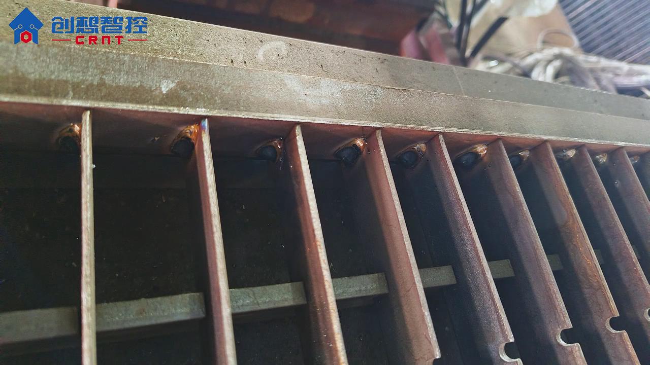 创想焊缝跟踪系统在钢格板自动焊接的应用