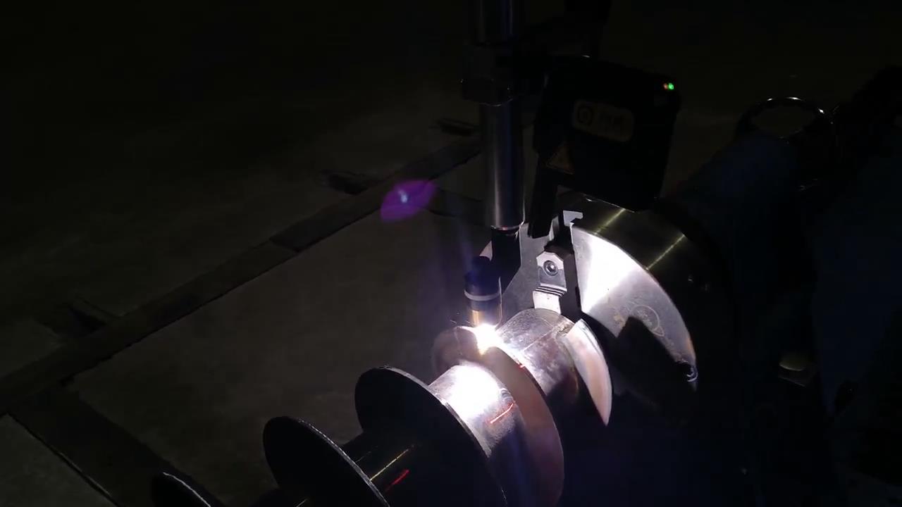 ky体育激光焊缝跟踪系统智能引导焊接螺旋搅龙叶片的应用方案