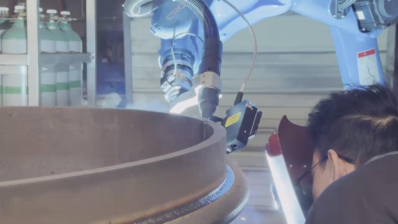 ky体育激光焊缝跟踪传感器在海底抽淤管道全自动焊接的应用